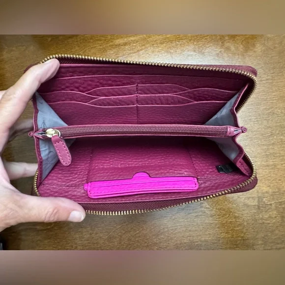 Like New - Cole Haan Berry Leather Wallet - Picture 4 of 10
